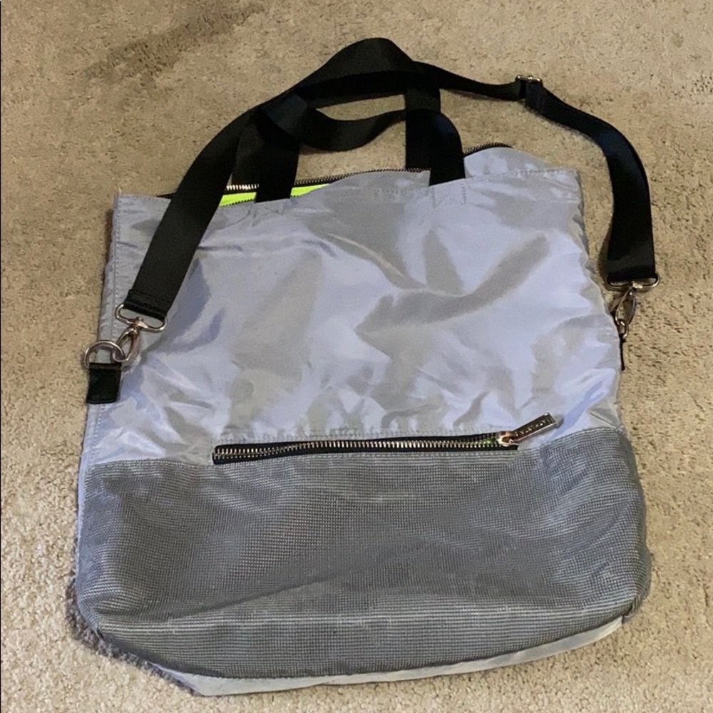 Athleta shoulder bag. EUC